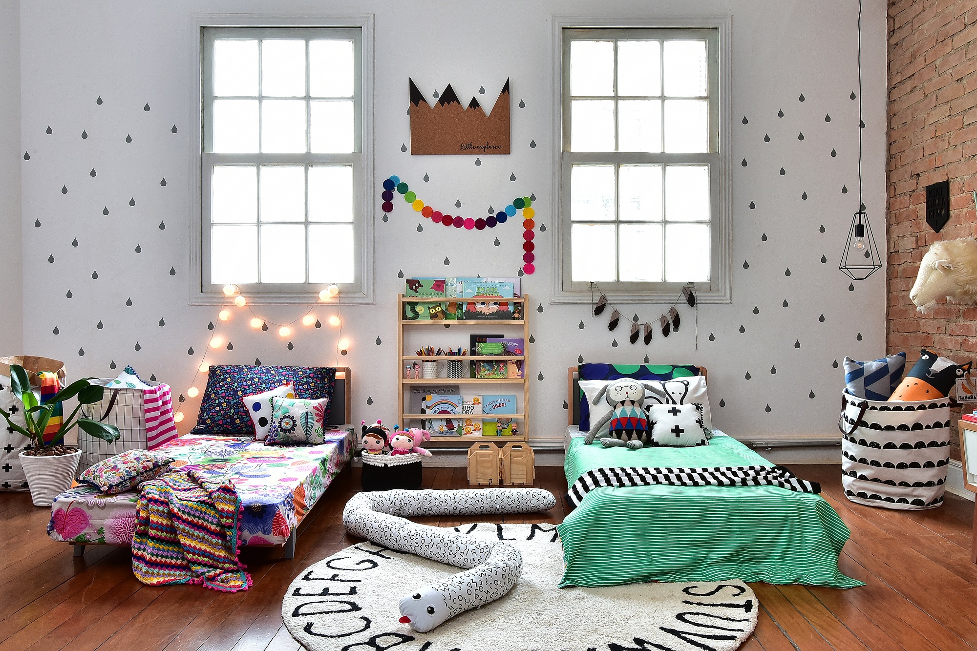 Decoração infantil, com roupa de cama Mooui. Quarto para irmãos casal