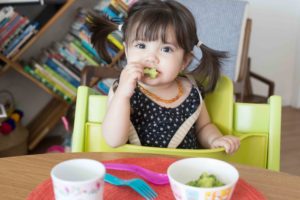 Alimentando o bebê pelo BLW. Blog da MOOUI
