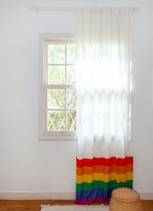 cortina com barra de arco íris