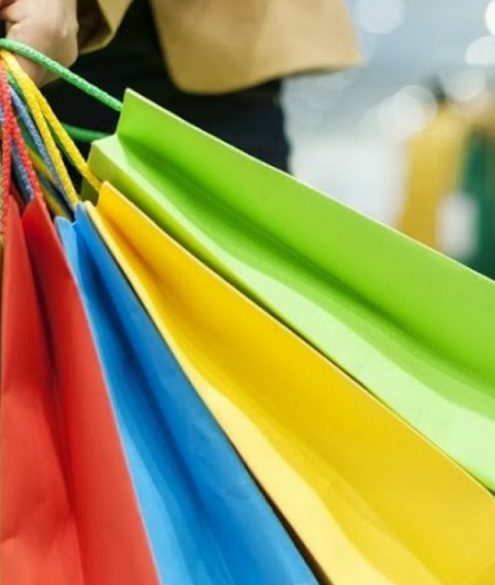 sacolas de compras coloridas