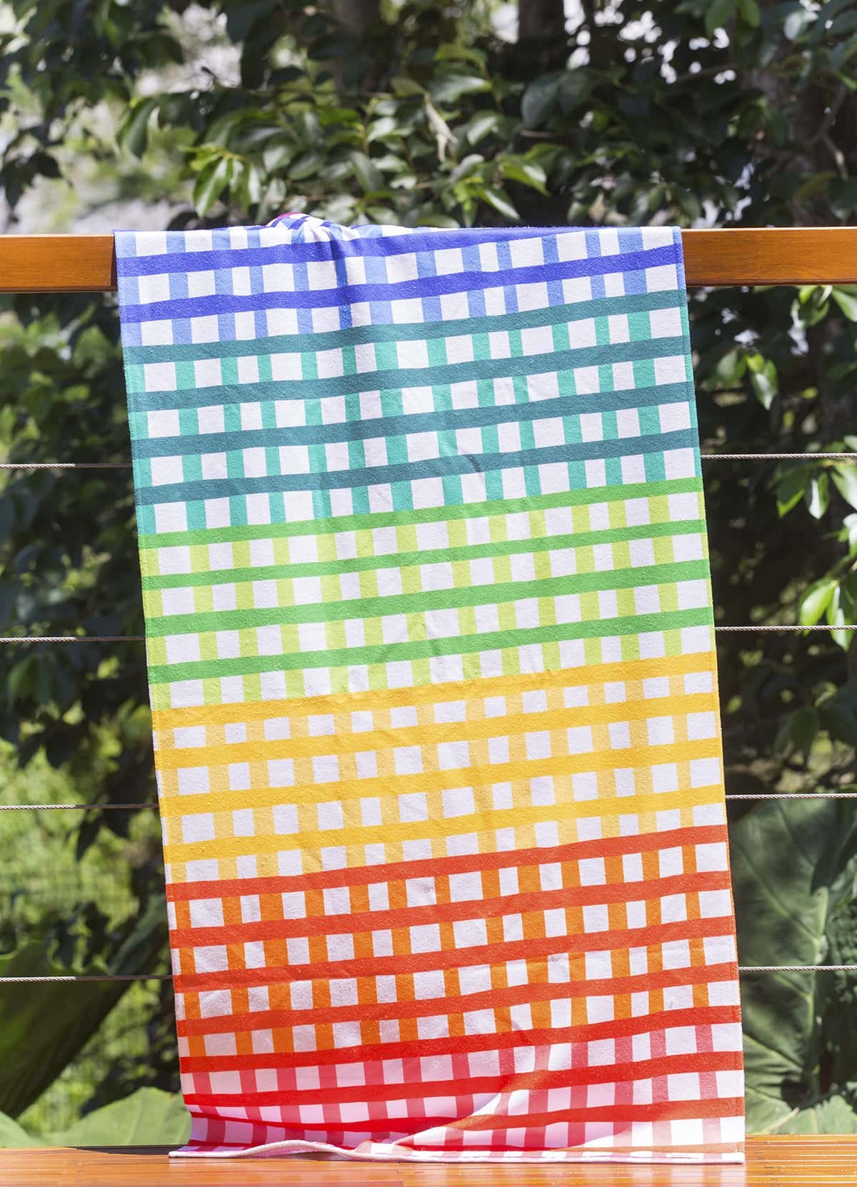toalha infantil estampa com cores do arco íris