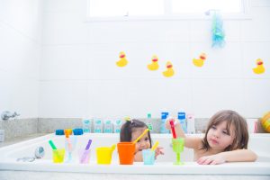 atividades para crianças na banheira