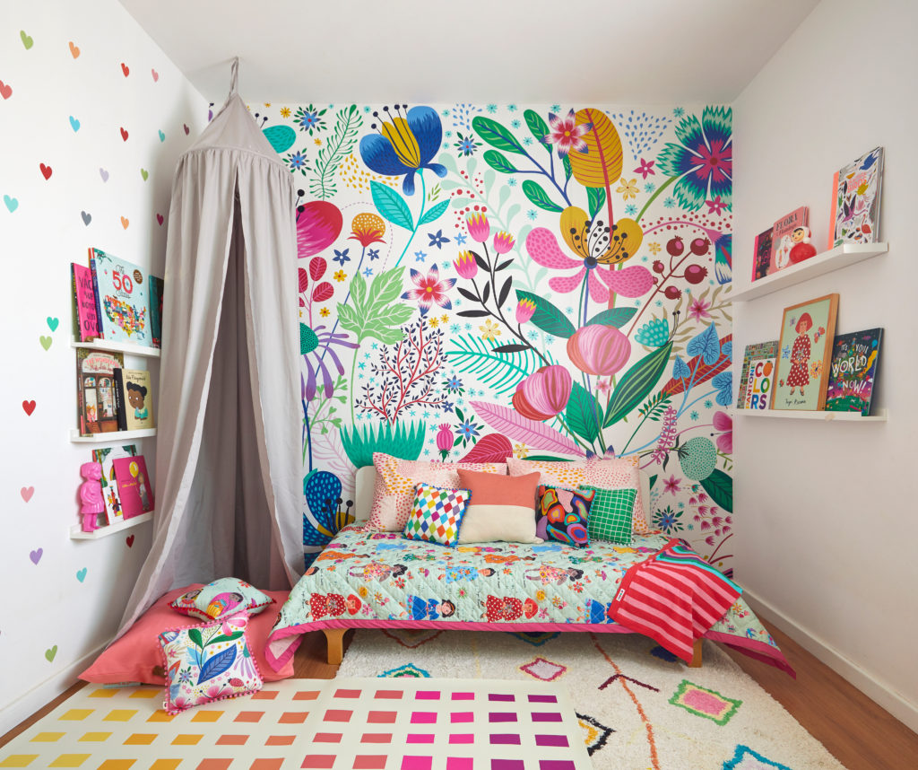 tapete colorido para quarto de bebê