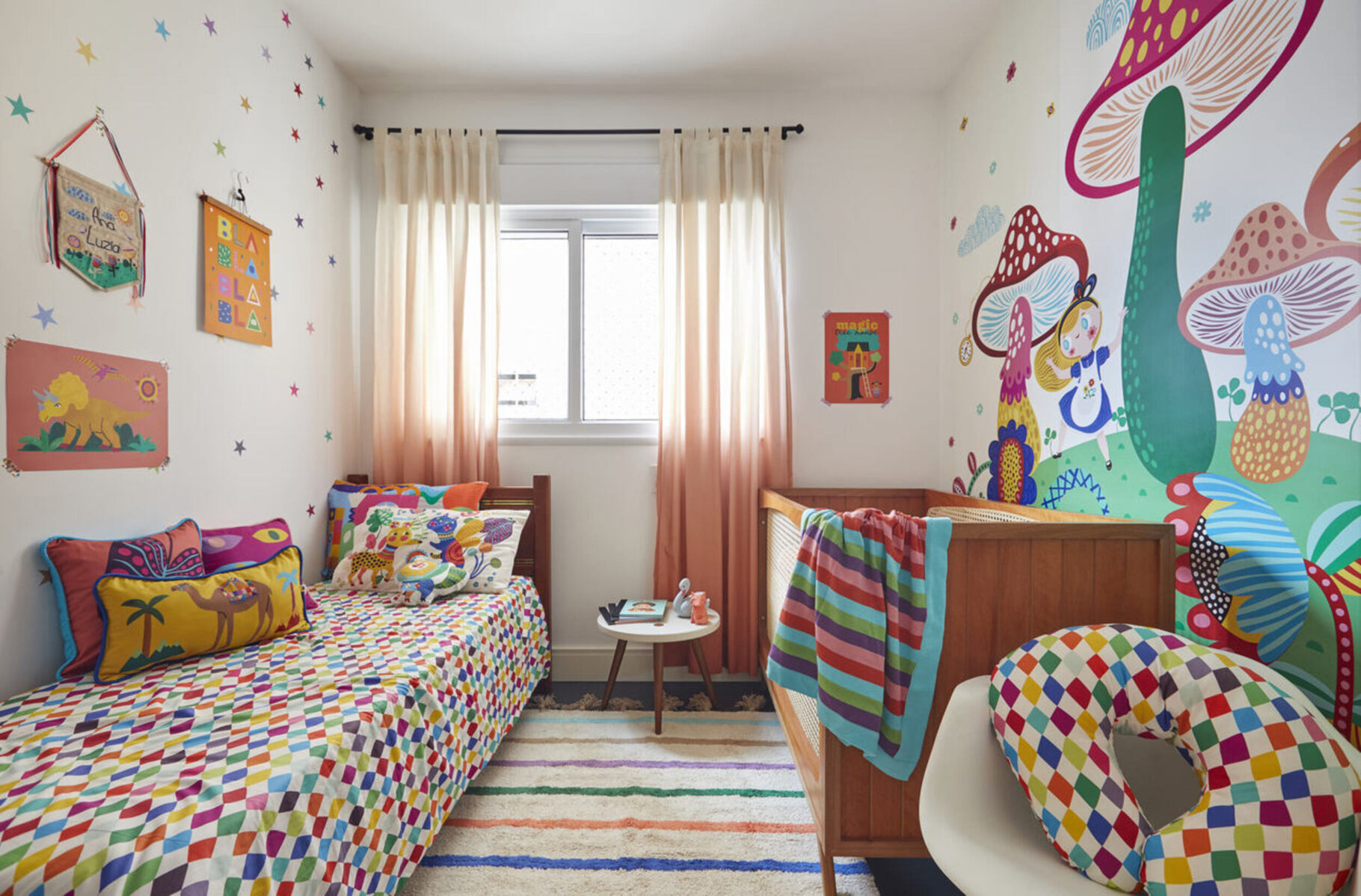 Quarto de criança com papel de parede: veja dicas e inspirações