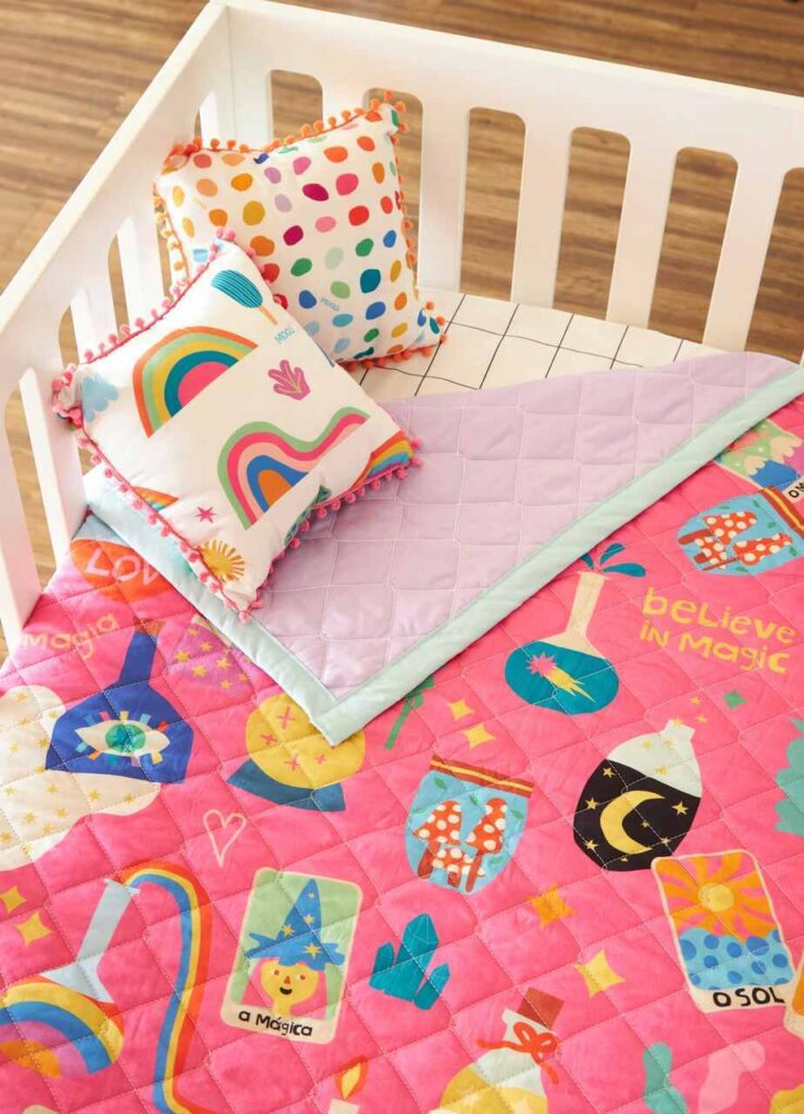 quarto de bebê pequeno com decor MOOUI
