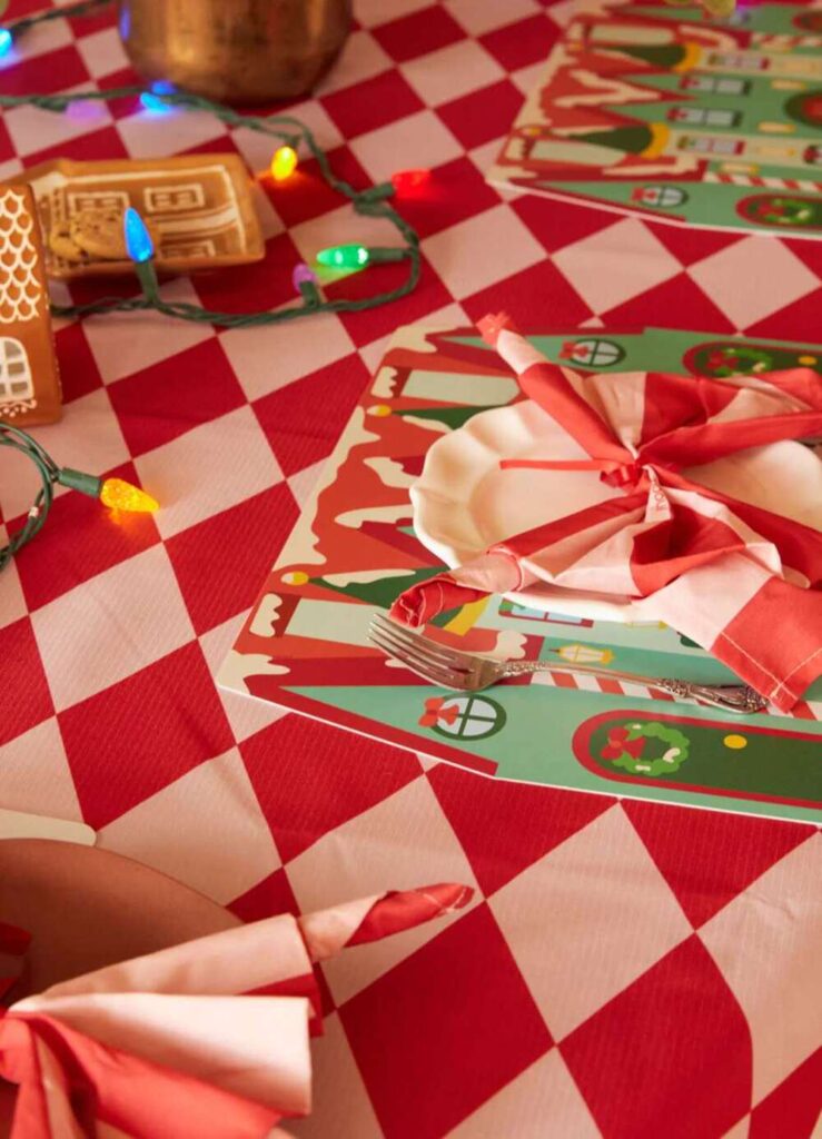 mesa de Natal com a toalha renas e guirlandas